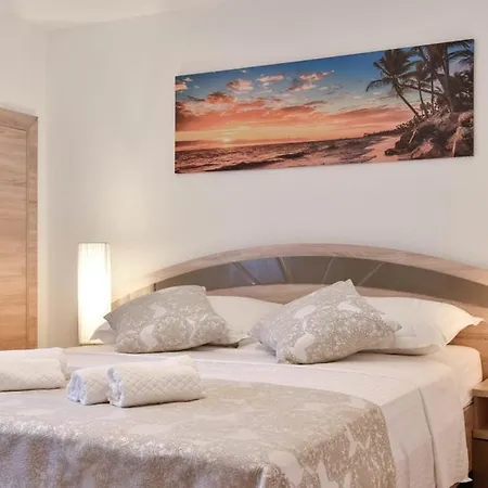 Willa Vrvilo- With Private Pool And Playground *