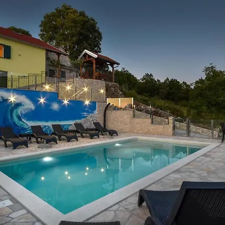 Vrvilo- With Private Pool And Playground Willa