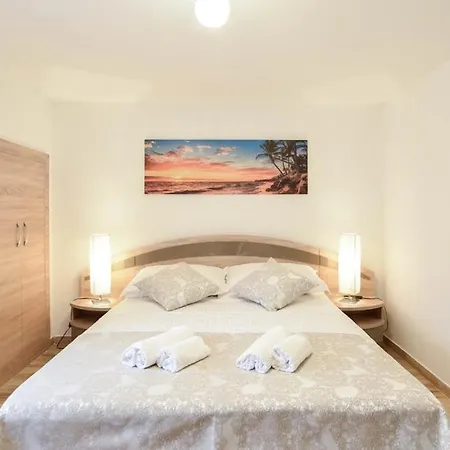 Vrvilo- With Private Pool And Playground * Brstanovo