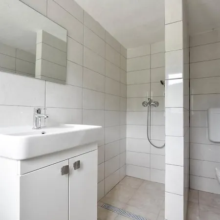 Vrvilo- With Private Pool And Playground Willa Brstanovo