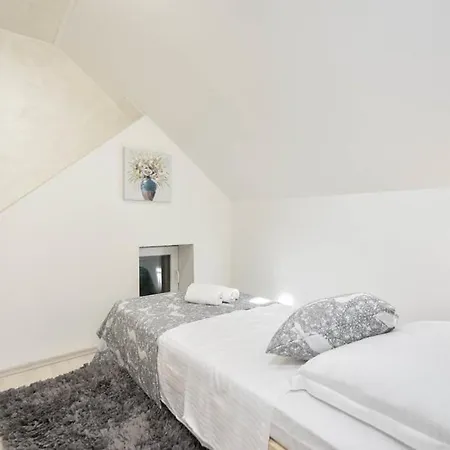 Willa Vrvilo- With Private Pool And Playground Brstanovo
