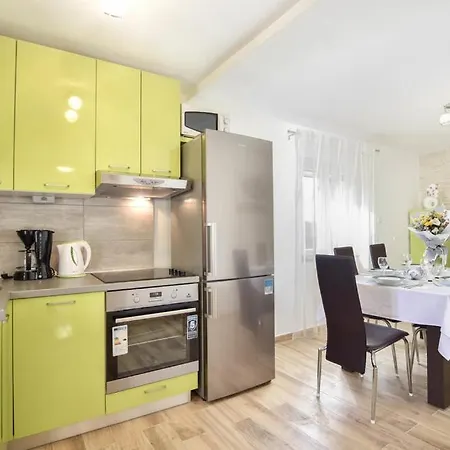 Vrvilo- With Private Pool And Playground Brstanovo