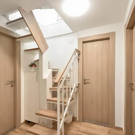 Willa Vrvilo- With Private Pool And Playground *