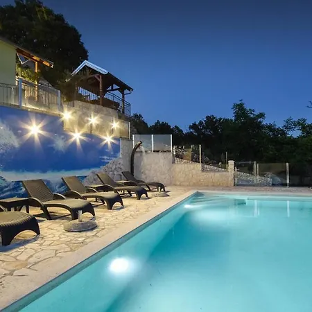 Vrvilo- With Private Pool And Playground Willa