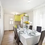 Vrvilo- With Private Pool And Playground *