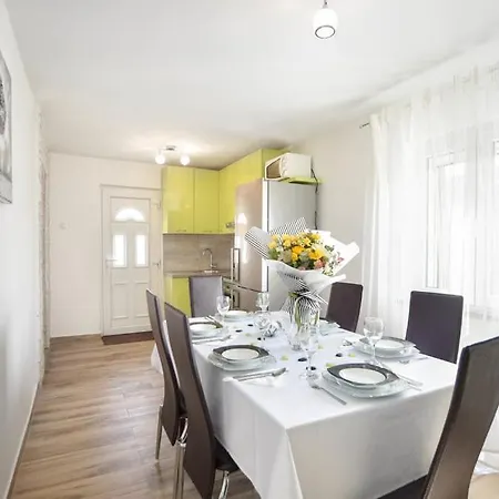 Vrvilo- With Private Pool And Playground *