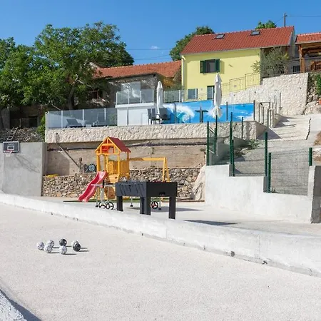 Vrvilo- With Private Pool And Playground * Brštanovo